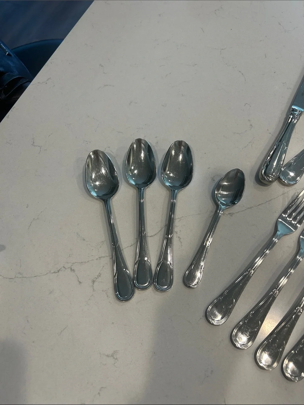 Mikasa Wellington -18/8 Polished Silver Stainless Flatware Set 32 pcs